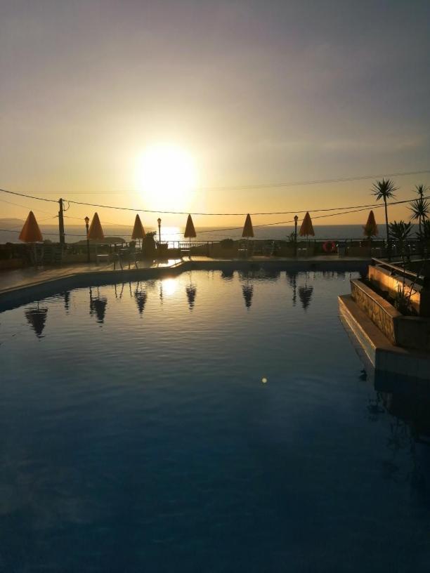 Bella Vista Hotel "By Checkin" Херсонисос Екстериор снимка