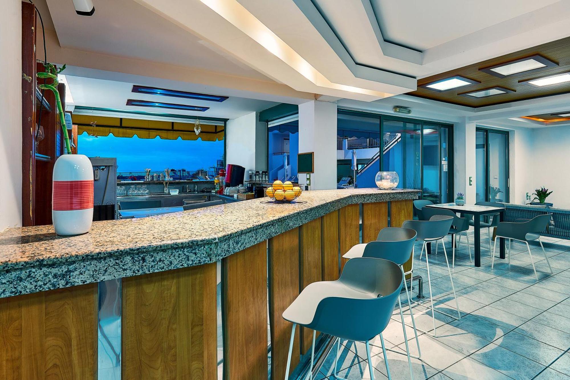 Bella Vista Hotel "By Checkin" Херсонисос Екстериор снимка