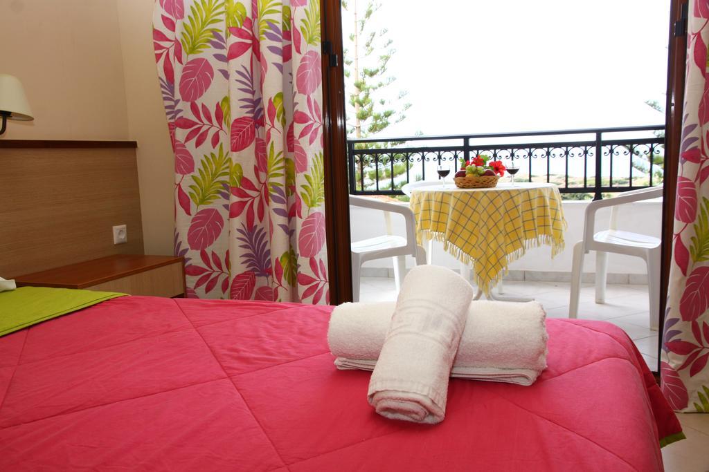 Bella Vista Hotel "By Checkin" Херсонисос Екстериор снимка